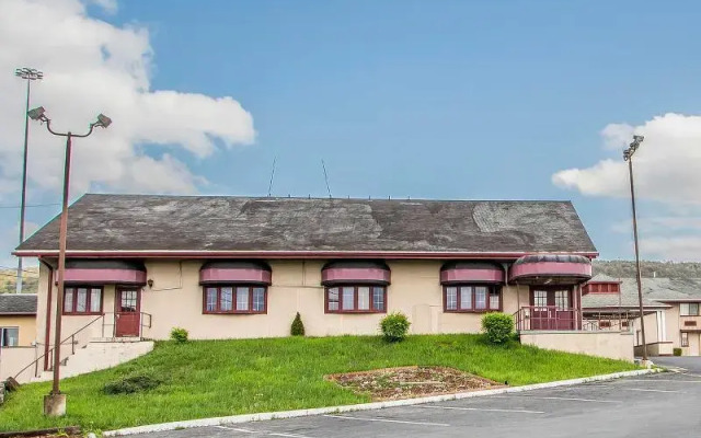 Econo Lodge Breezewood