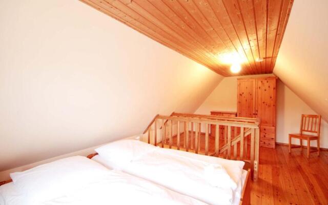 Blaues Haus by Rujana