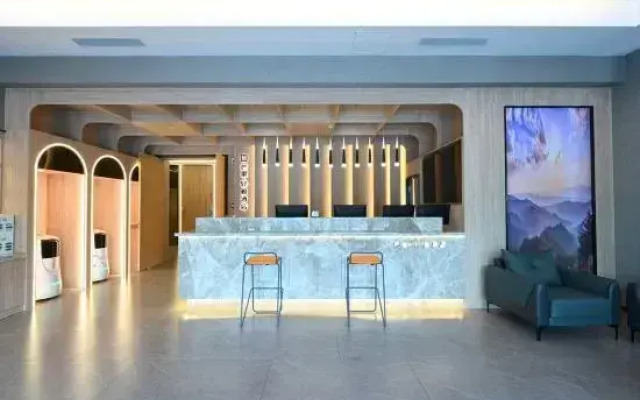 Mango Qingya Hotel