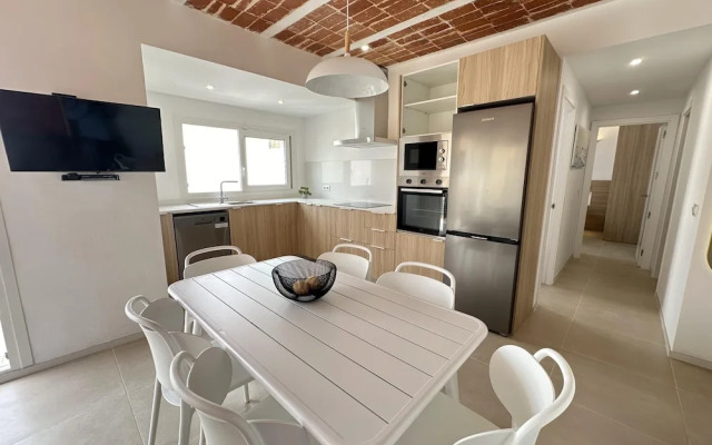 Arago 273 in Roses With 2 Bedrooms and 2 Bathrooms