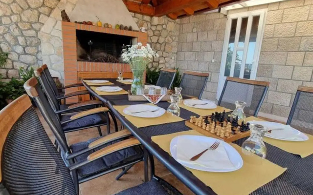 Authentic Villa With Private Pool,hot Tub,covered Terraces,panoramic View, Wi-fi