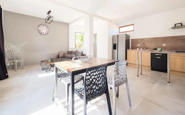 Stylish Beachside Retreat