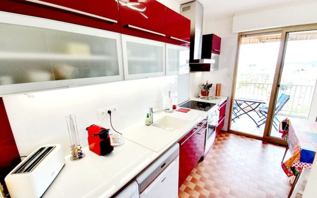Beautiful 3-bedrooms Apartment, Sea View