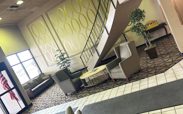 Blue Way Inn & Suites La Crosse