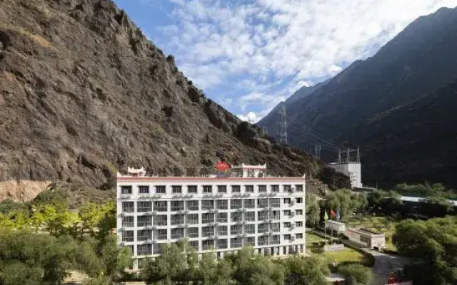 Jiaju Fengqing Hotel