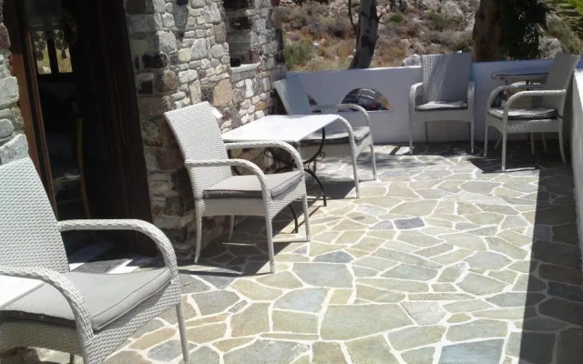 TheArtemis - Perissa Hotel