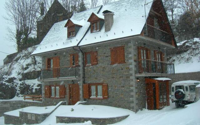 Chalet with 3 bedrooms in Viella with wonderful mountain view furnished garden and WiFi 13 km from the slopes