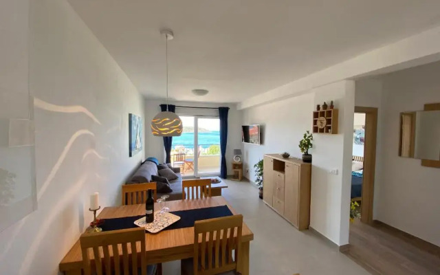 Apartment Sandra (2+2) with a breathtaking view 2