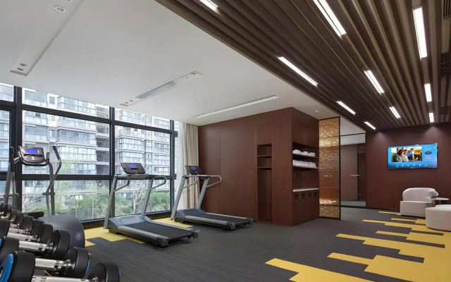 Hampton by Hilton Qionghai Railway Station