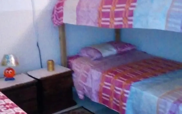 Room in Guest Room - Green Sea Villa Helen Inn, Kilometer 4 Circunvalar