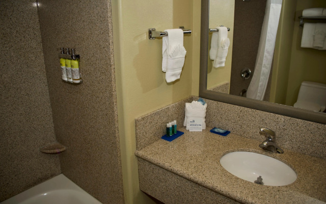 Holiday Inn Express Hotel & Suites Vacaville by IHG