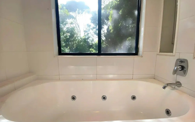 Tiona Palms Holiday Park