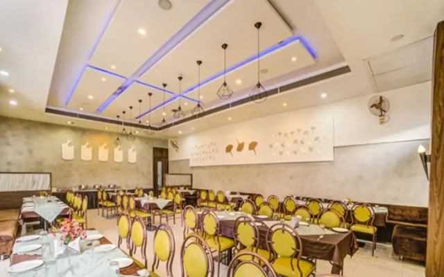 FabHotel Bee Town A.B Road