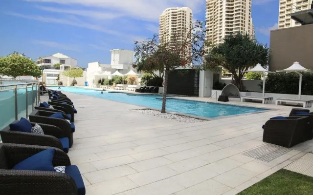 Pelicanstay Surfer Paradise Condo Hotel