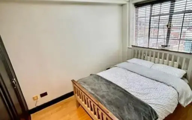 Vive Unique - Chelsea Cloisters Apartment