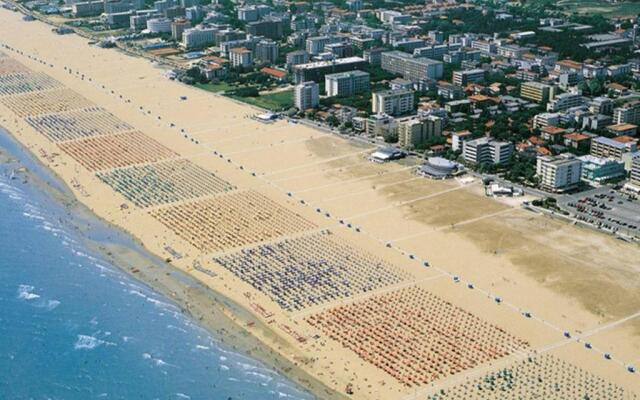 Villa With Garden and Beach Place