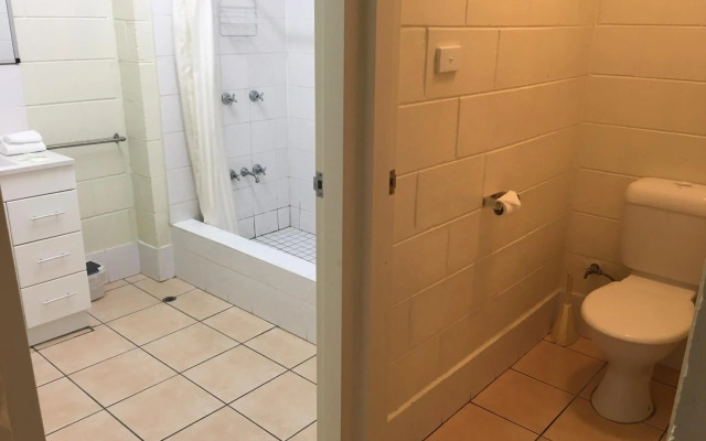 Oasis Inn Cairns