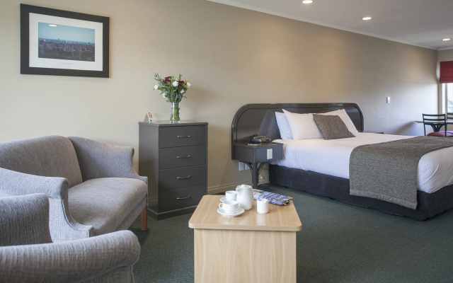 Cornwall Motor Lodge – Guest Rooms – Palmerston North
