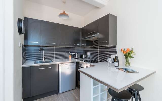Silver Lining Charming Meadowbank Flat