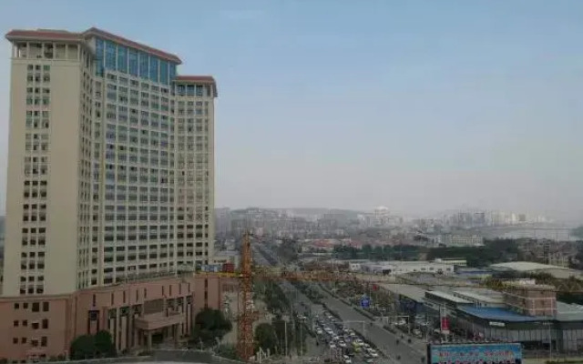 City Comfort Inn Hotel (Wuzhou Sanlong Avenue Government Affairs Center)