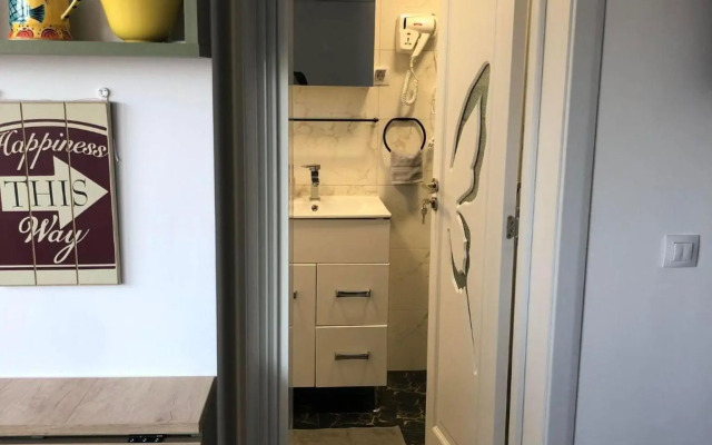 Brand New Downtown Studio