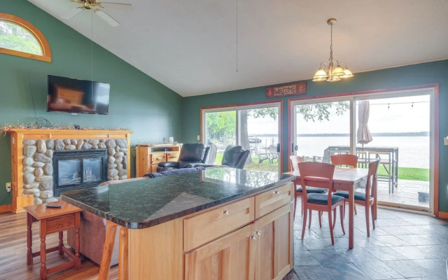 Kalkaska Retreat: Private Hot Tub, Dock, Fireplace