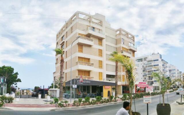 Lazuli Beachfront Apartment 254