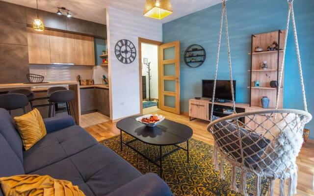 Modern, Bright and Cozy Apartment