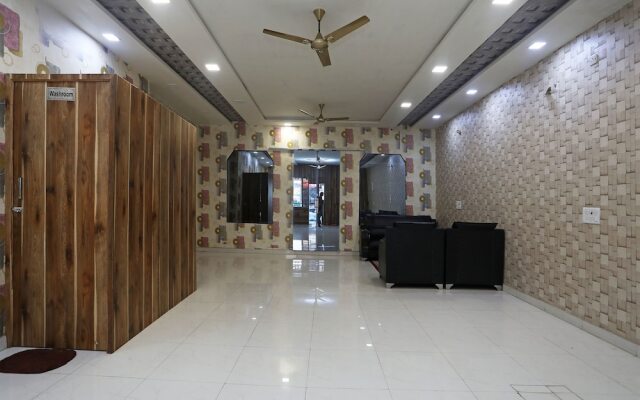 OYO 14949 Hotel Shashi Residency