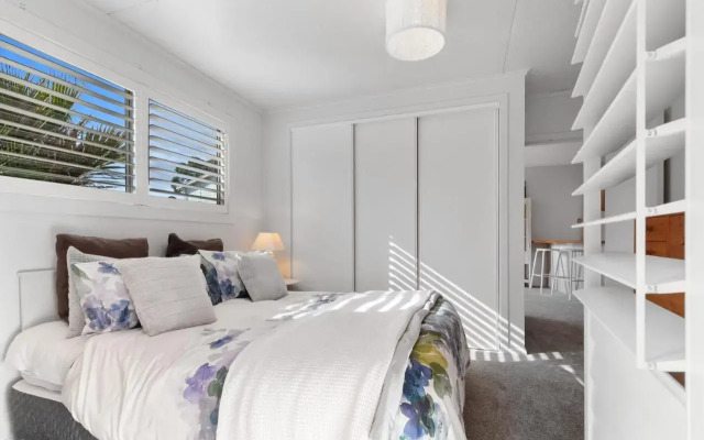 Bach on Wilson - Waihi Beach Holiday Home