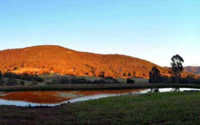La Sila Homestead on Marrowbone - cutest cottage in the Hunter with killer views