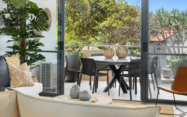 Unit 2 21 Park Cres Modern Stylish apartment