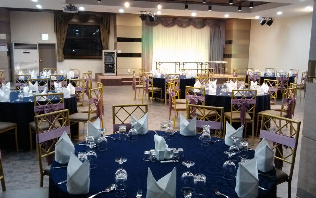 Hyunjin Tourist Hotel