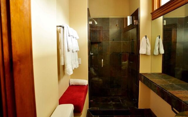 Pelton Vacation Rental