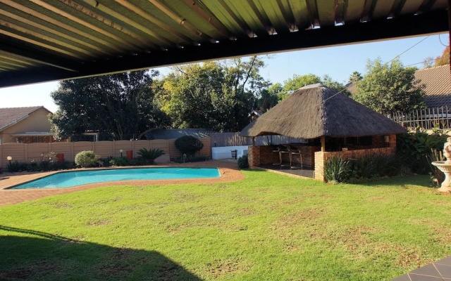 Linga Longa Guest House