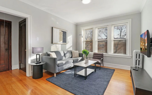 1BR Airy Apt- Barry 2