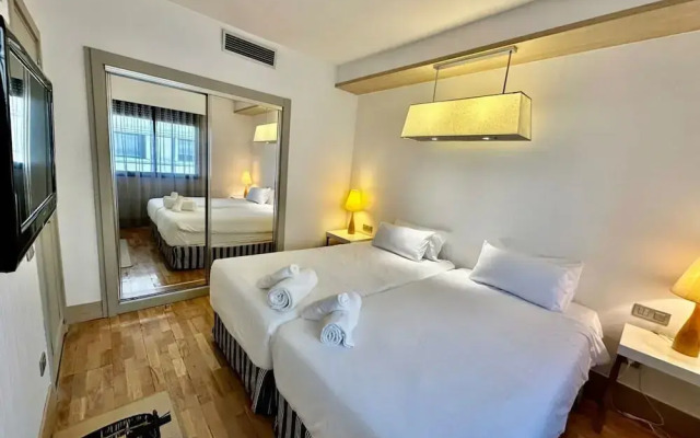 Engracia Square 1-bedroom Apartment in Chamber