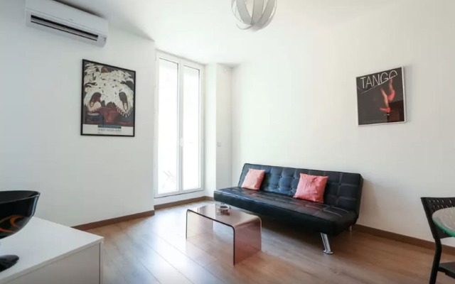 Sunny and Modern 1 Bedroom with Balcony