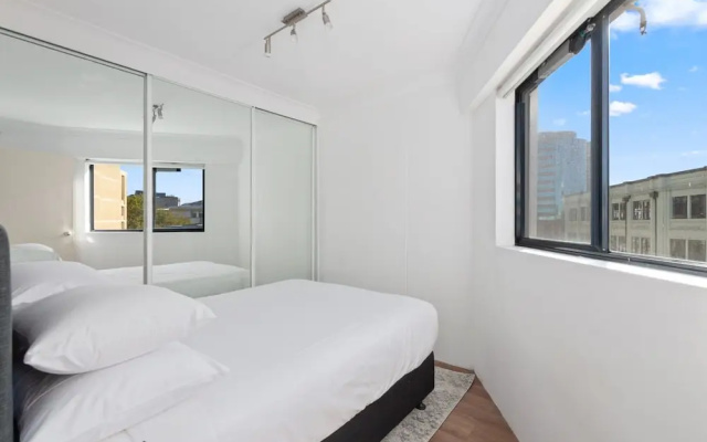 Bright 2-bed Surry Hills Apartment With Balcony – Guest Rooms – Sydney