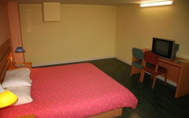 Home Inn Plus Qingdao University Yinchuan West Road Broadcasting Building