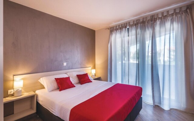 Nice Home in Pjescana Uvala With Wifi and 3 Bedrooms