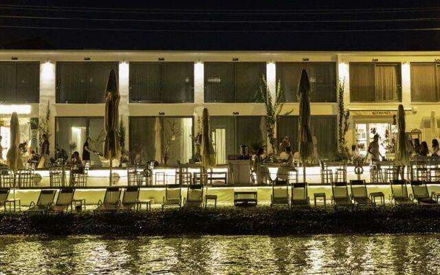 Yali Sui̇tes Hotel
