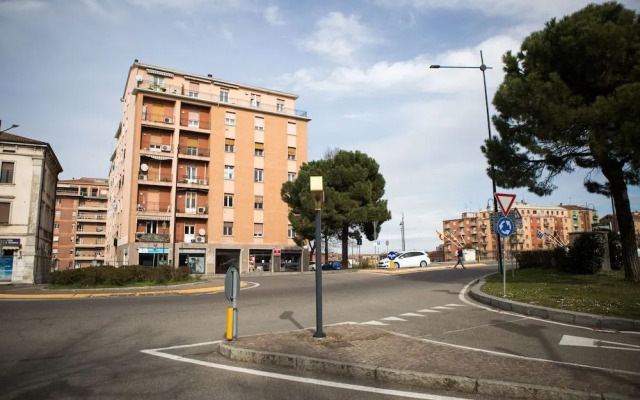 Parma Railway Station Apartment with Garage