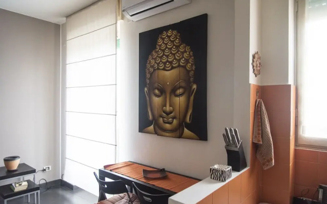 High Rise Studio Flat near Metro Stop