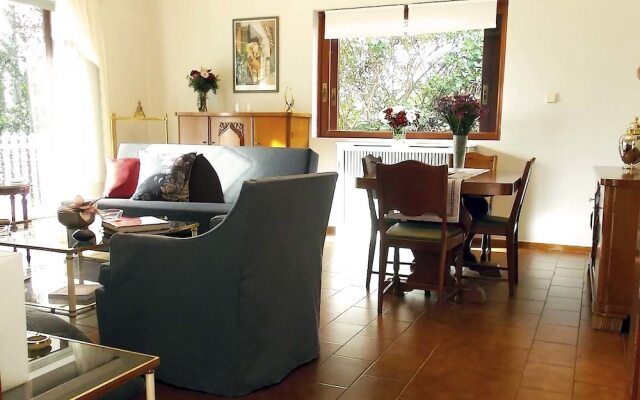Glyfada Spacious Apartment Garden