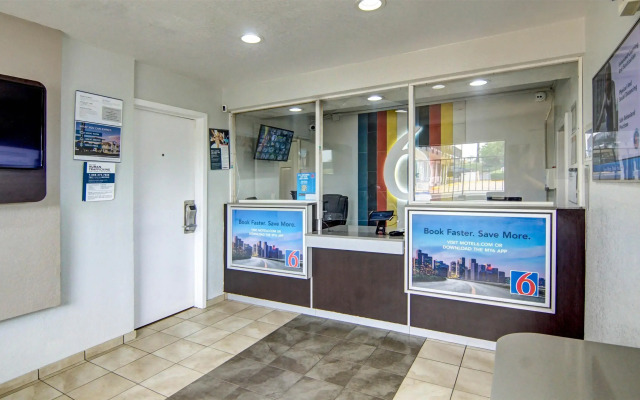 Motel 6 Longview, TX