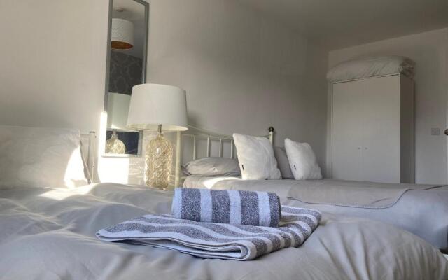 2 Bedroom Near Ocean Village Marina Port Apartment