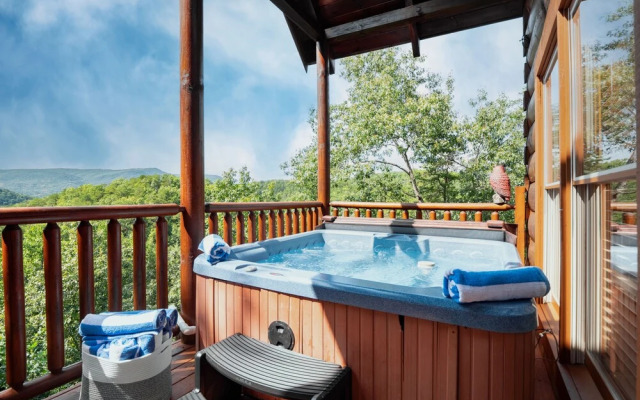 Cades Cove by Avantstay Treetop Haven in Smokey Mountains w/ Hot Tub, Game Room & Home Theatre