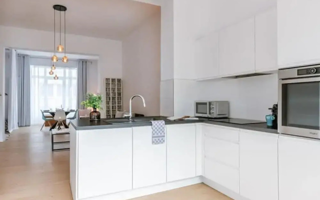 Spacious and Bright Apartment With Sunny Terrace