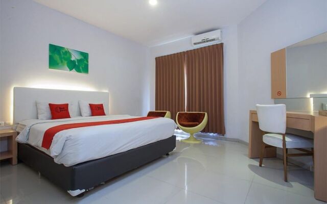 RedDoorz Plus @ Idjen Boulevard Malang